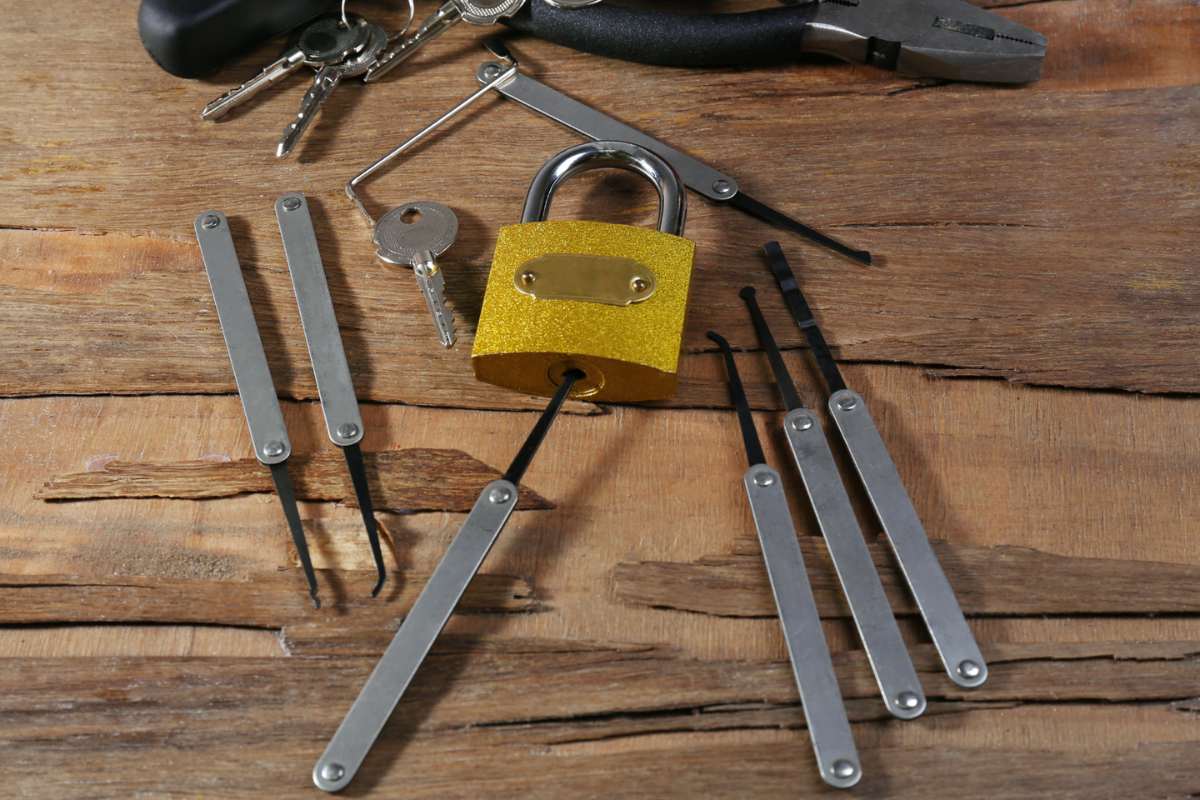 What is a disc detainer lock?